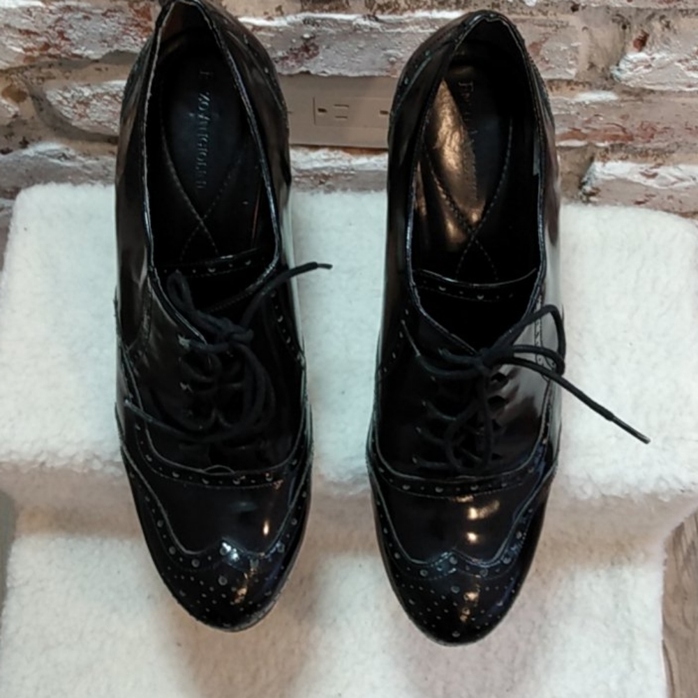 Shoes - Picture 2 of 3